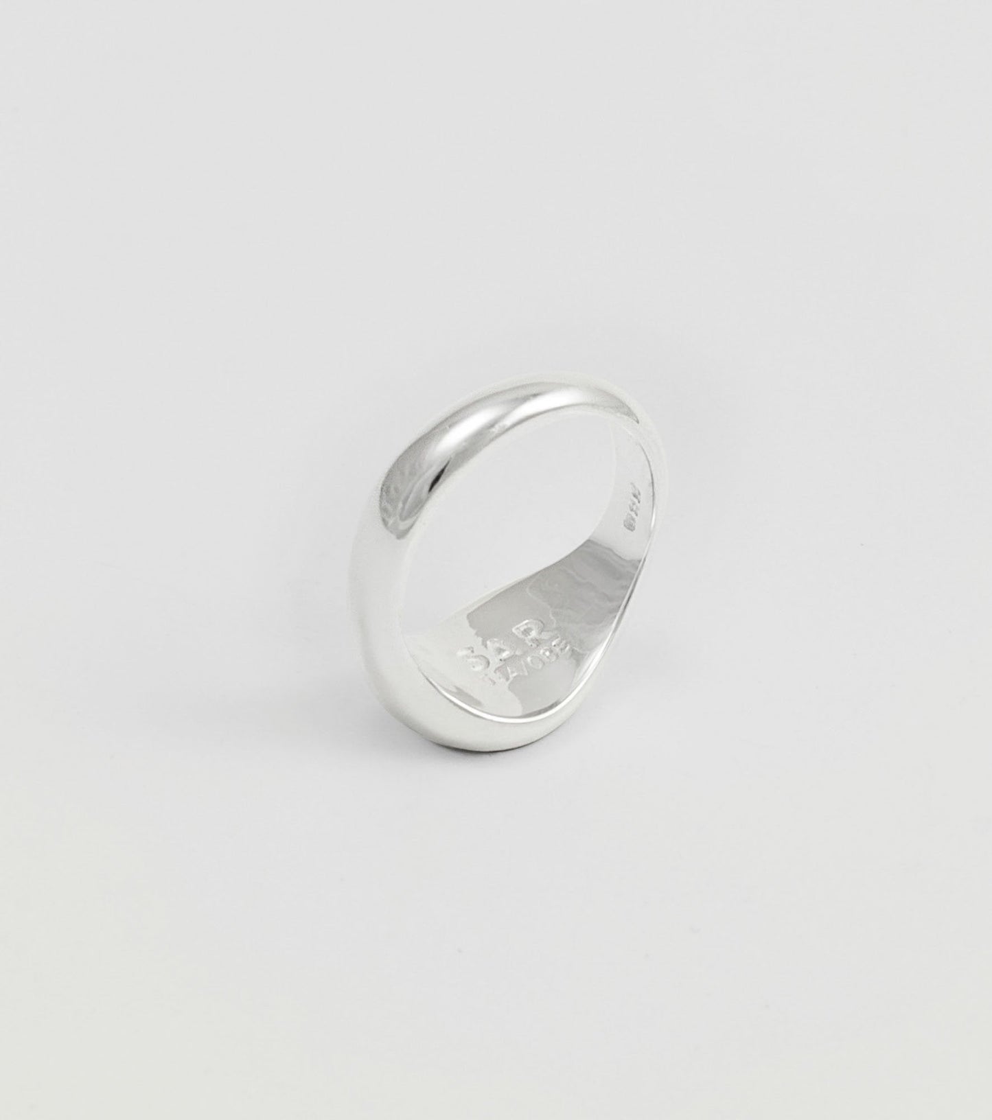 Oval Italic with mother of pearl - Sar Jewellery