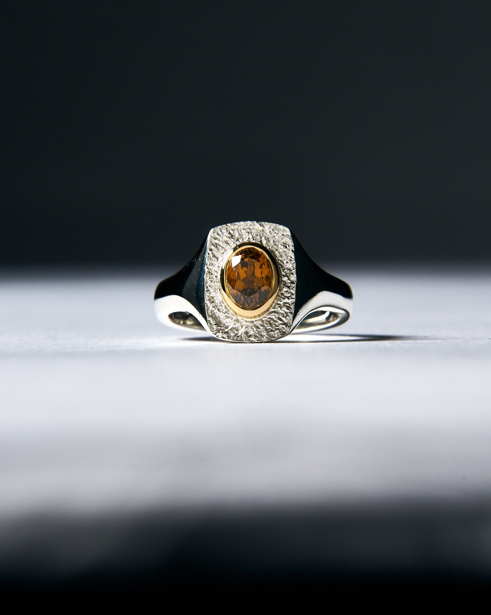 006 - RETICULATED SPHENE SILVER AND 18K GOLD RING - Sar Jewellery