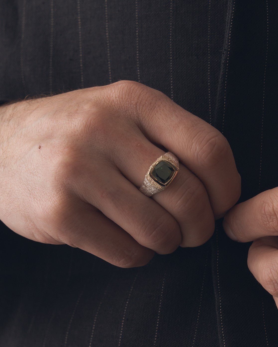 008 - LICHEN 3.35CT GREEN TOURMALINE SILVER AND 9K GOLD RING - Sar Jewellery