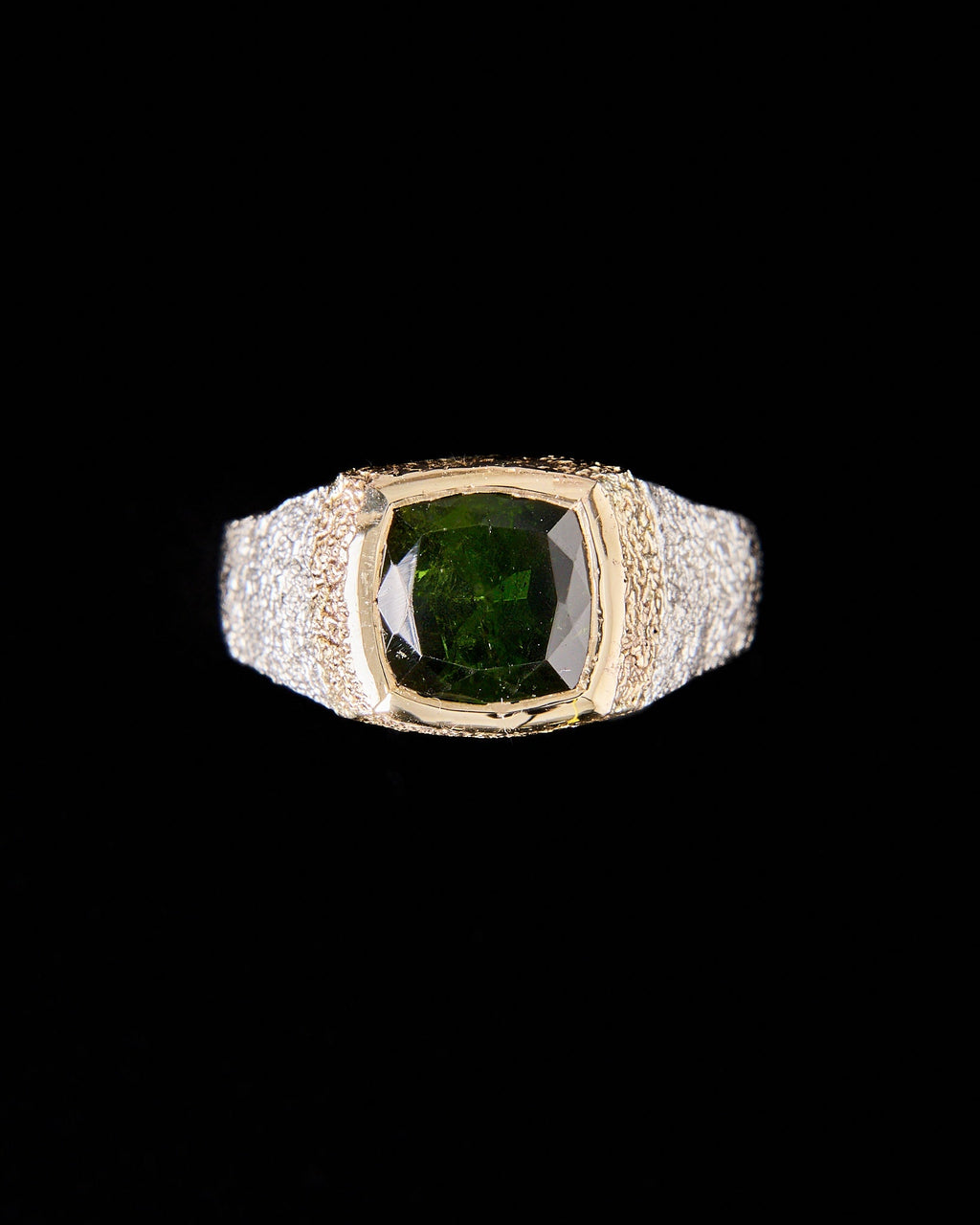 008 - LICHEN 3.35CT GREEN TOURMALINE SILVER AND 9K GOLD RING - Sar Jewellery