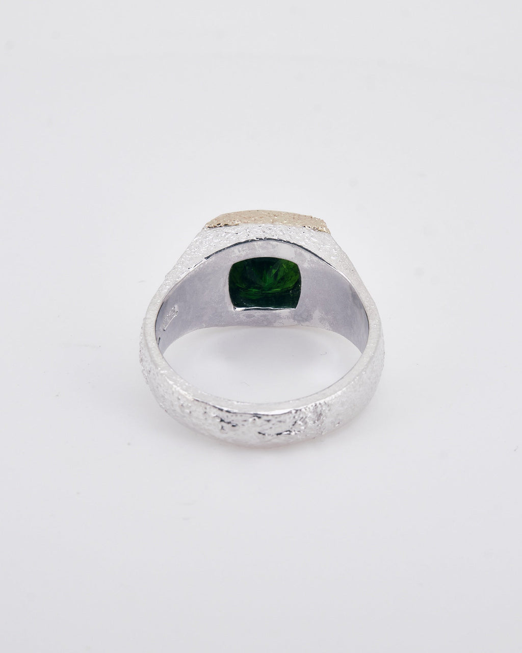 008 - LICHEN 3.35CT GREEN TOURMALINE SILVER AND 9K GOLD RING - Sar Jewellery