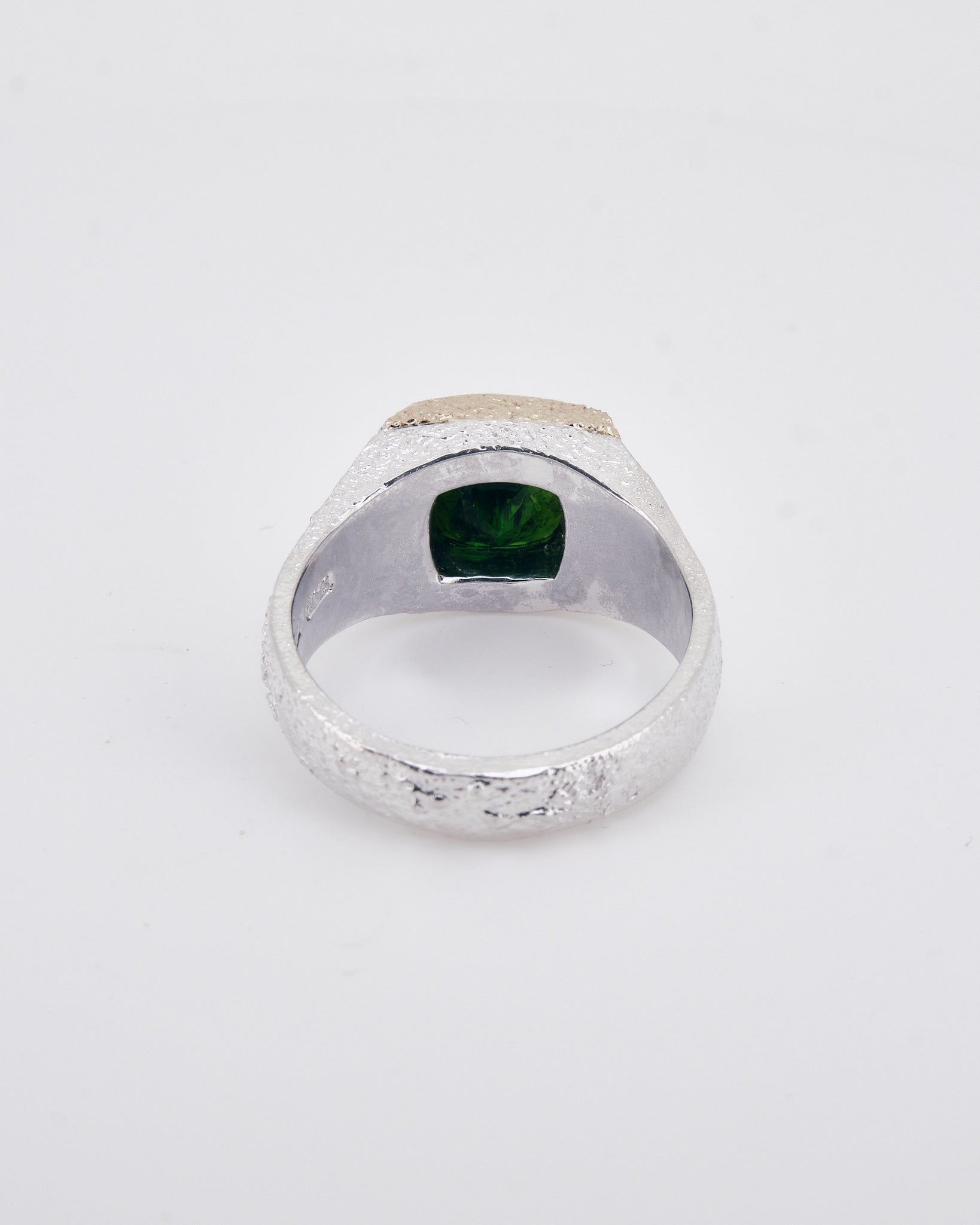 008 - LICHEN 3.35CT GREEN TOURMALINE SILVER AND 9K GOLD RING - Sar Jewellery