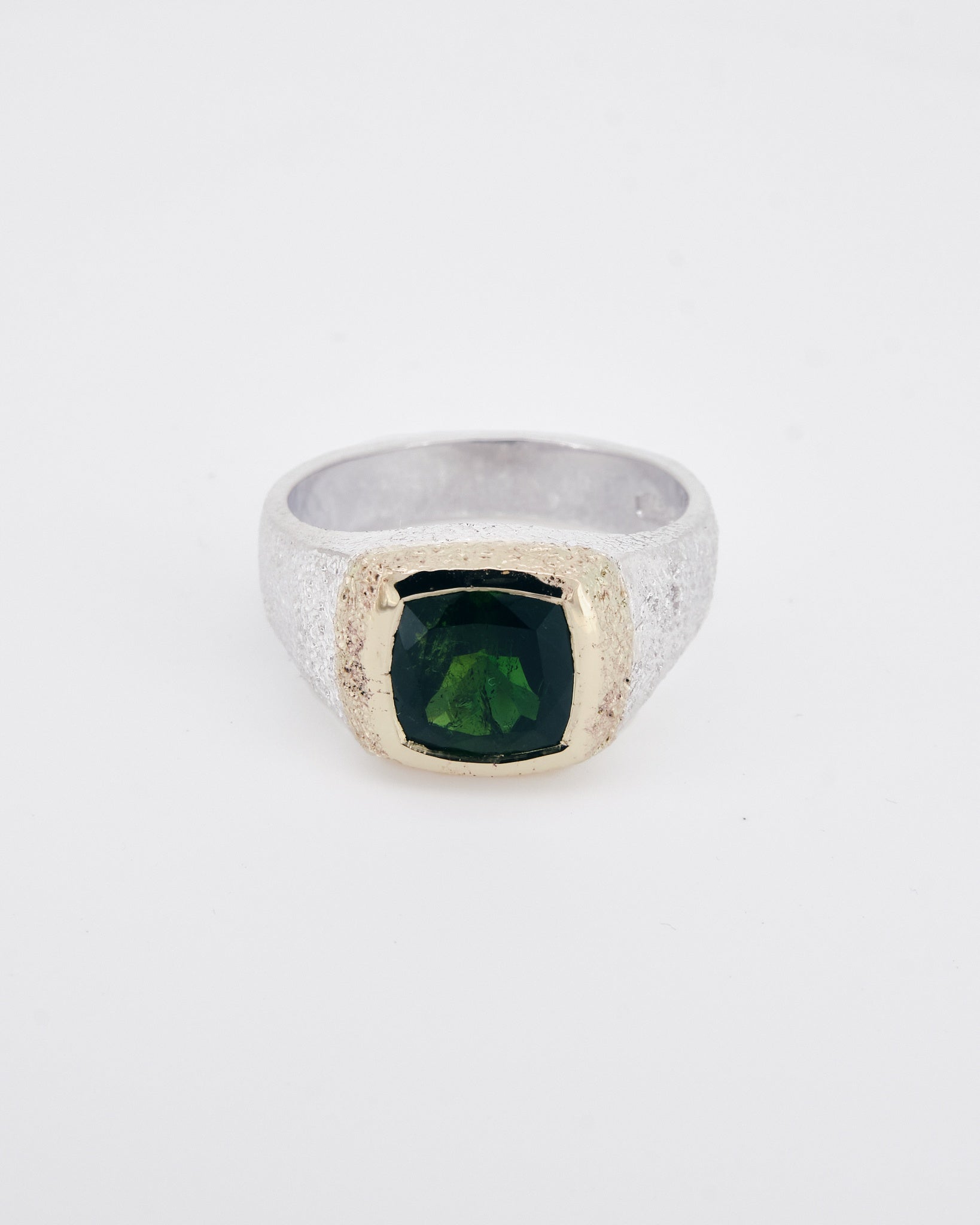 008 - LICHEN 3.35CT GREEN TOURMALINE SILVER AND 9K GOLD RING - Sar Jewellery