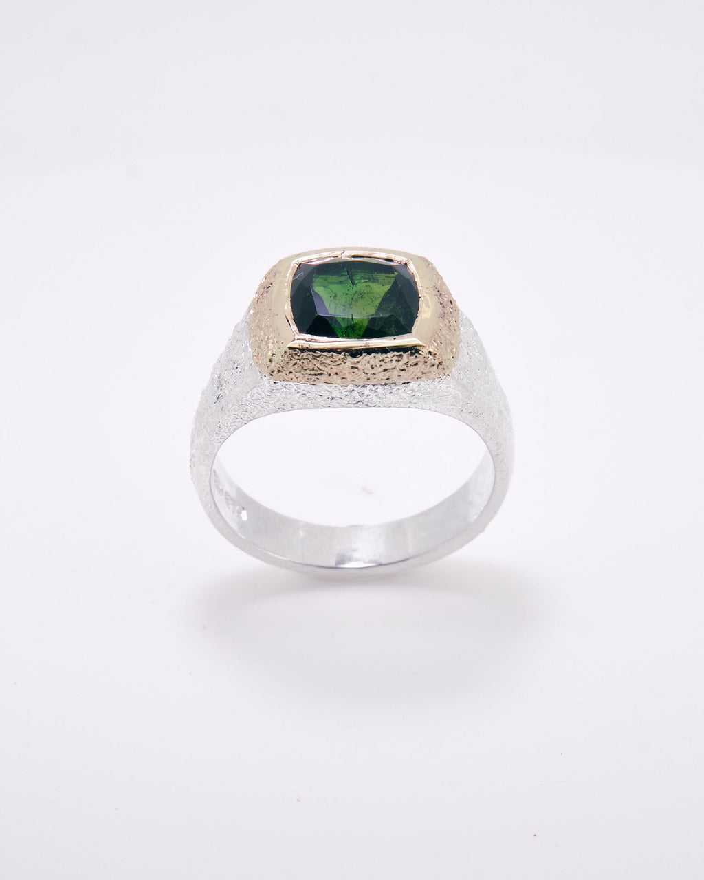 008 - LICHEN 3.35CT GREEN TOURMALINE SILVER AND 9K GOLD RING - Sar Jewellery