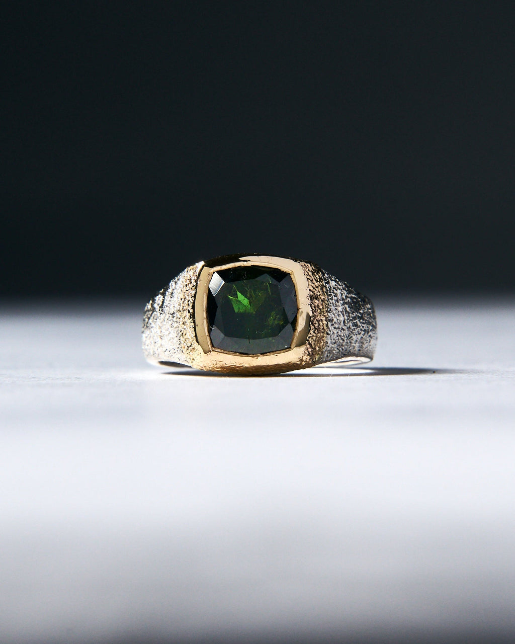 008 - LICHEN 3.35CT GREEN TOURMALINE SILVER AND 9K GOLD RING - Sar Jewellery
