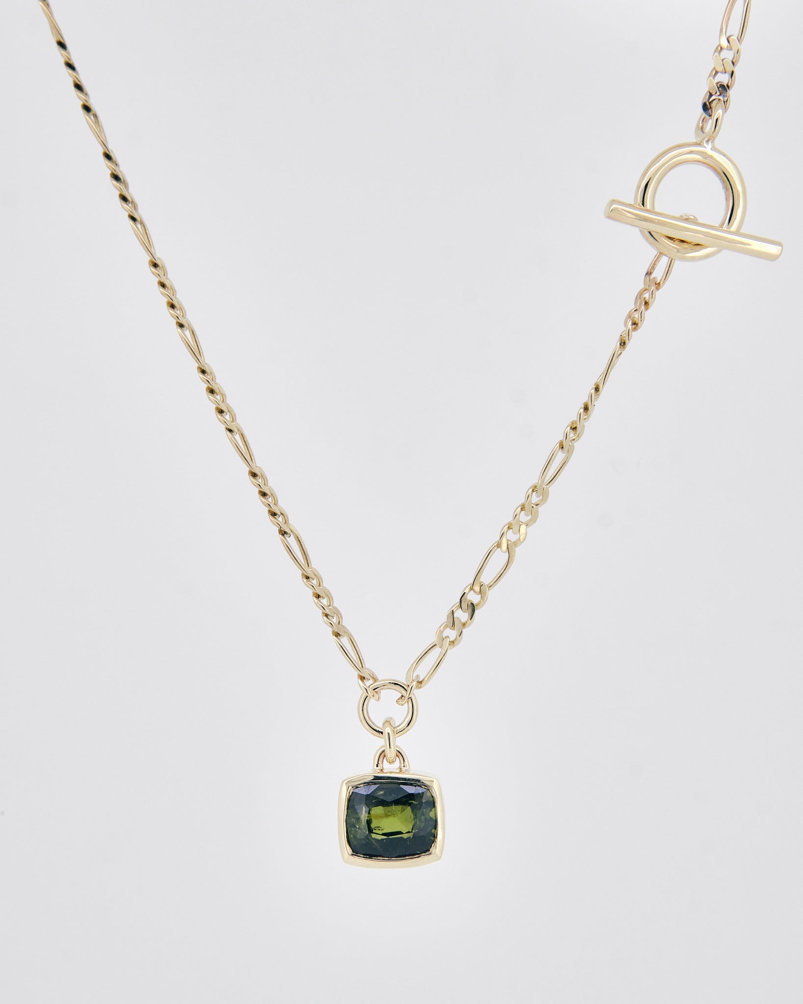 016 - MOSS 9K YELLOW GOLD AND 1.03ct GREEN TOURMALINE PENDANT - Sar Jewellery
