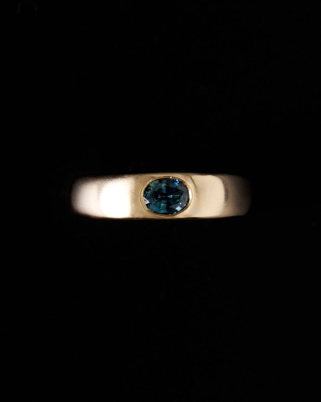 019 - CIGAR 9K YELLOW GOLD AND 0.74ct AUSTRALIAN SAPHIRE RING - Sar Jewellery