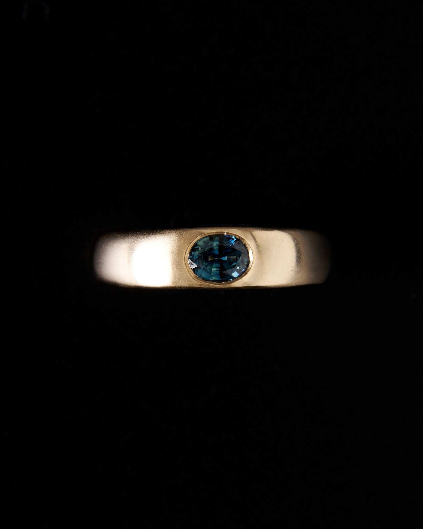 019 - CIGAR 9K YELLOW GOLD AND 0.74ct AUSTRALIAN SAPHIRE RING - Sar Jewellery