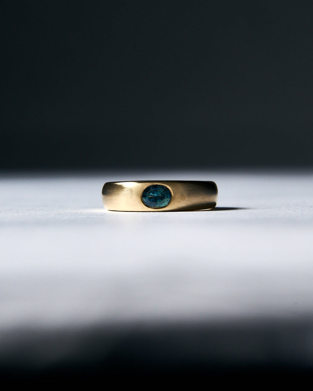 019 - CIGAR 9K YELLOW GOLD AND 0.74ct AUSTRALIAN SAPHIRE RING - Sar Jewellery