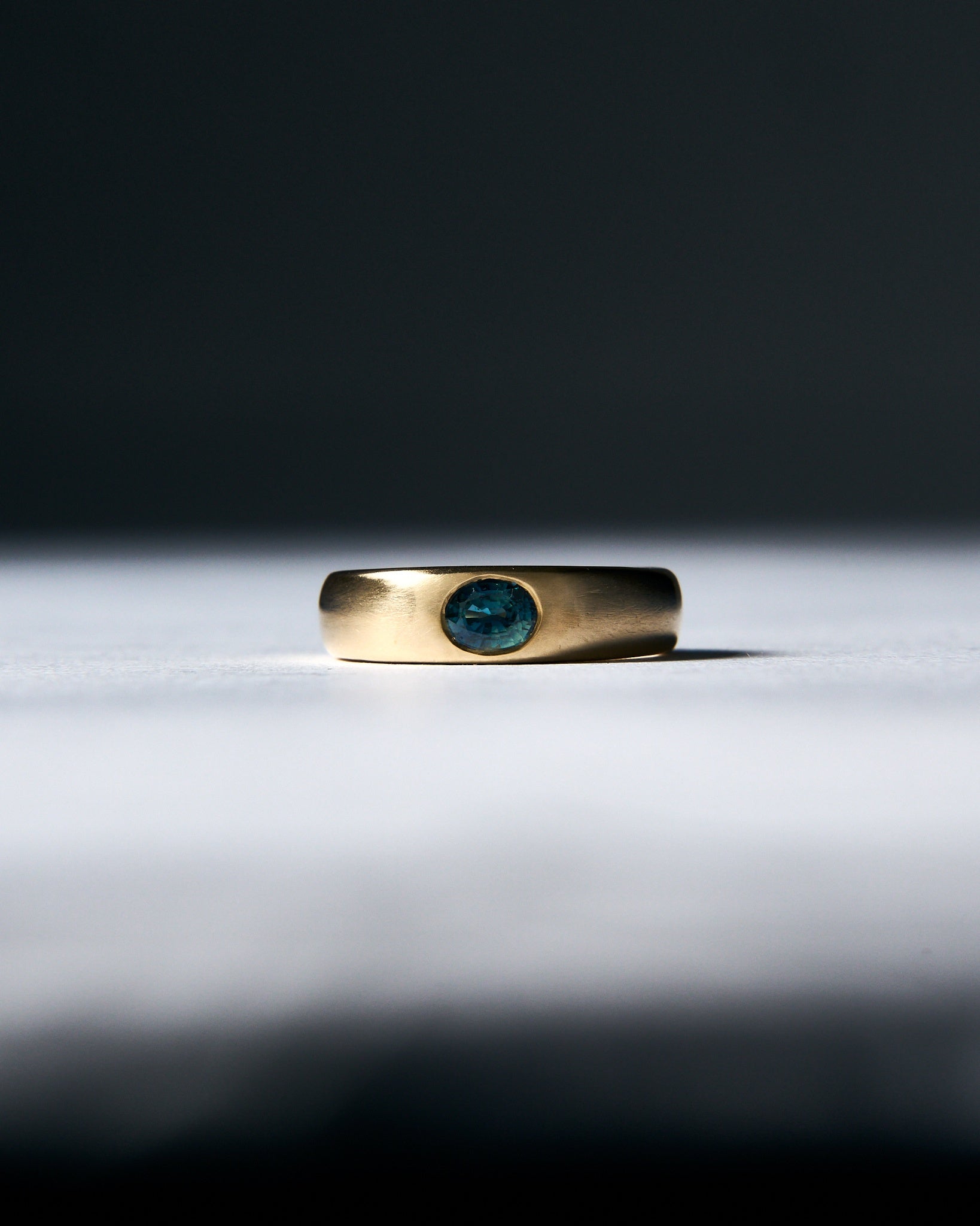 019 - CIGAR 9K YELLOW GOLD AND 0.74ct AUSTRALIAN SAPHIRE RING - Sar Jewellery