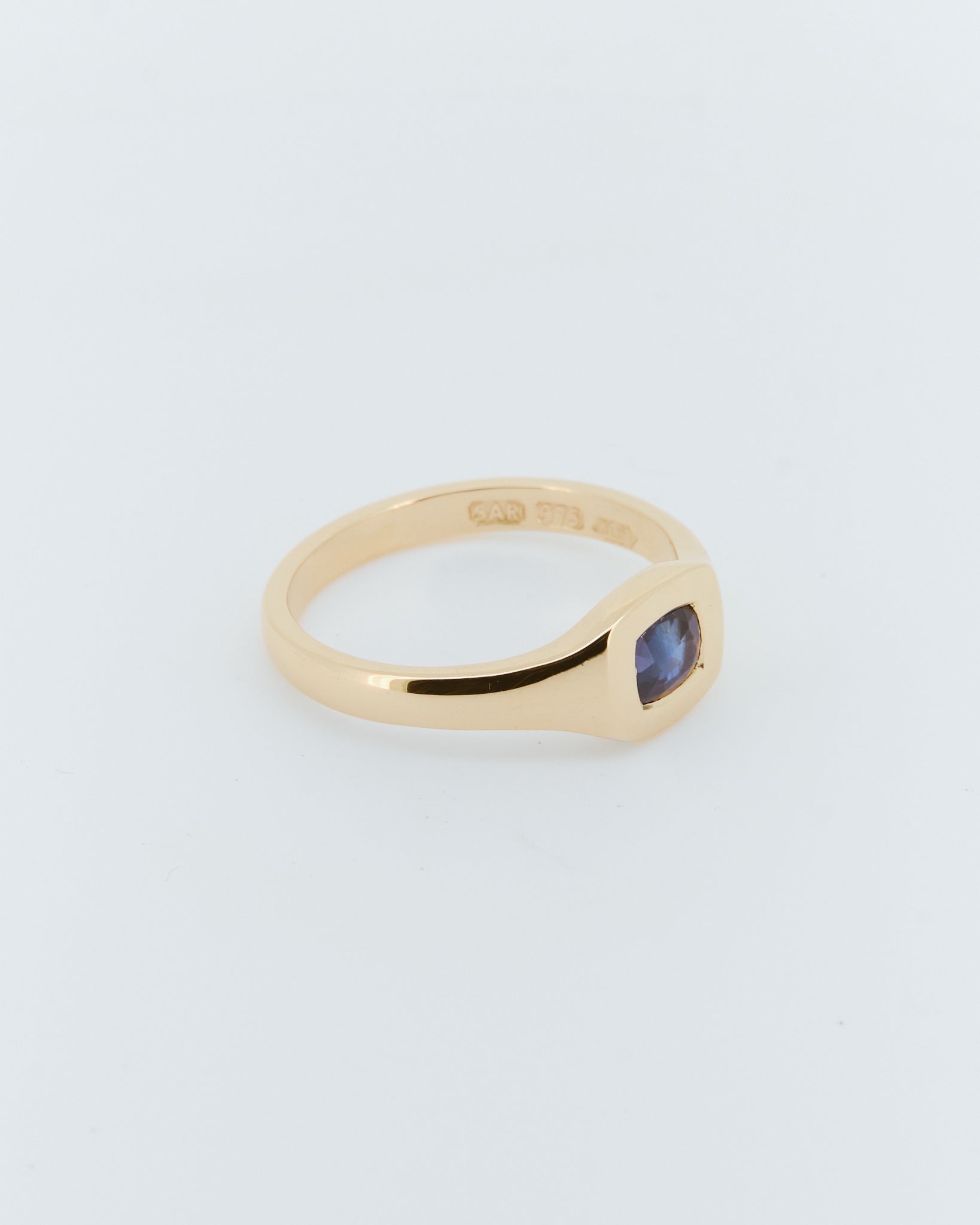 020 - TWILIGHT 9K YELLOW GOLD AND 0.7ct AUSTRALIAN SAPHIRE RING - Sar Jewellery