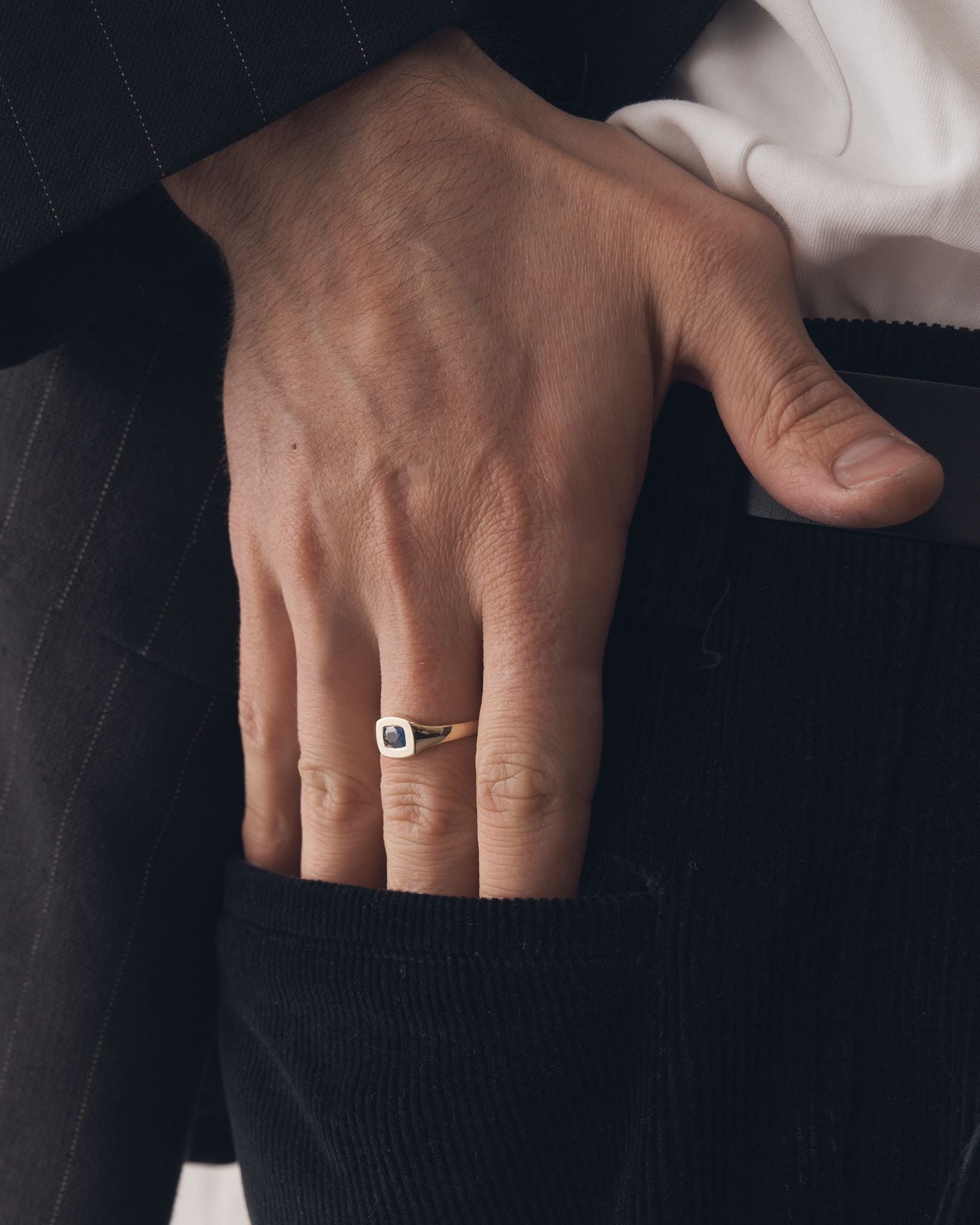 020 - TWILIGHT 9K YELLOW GOLD AND 0.7ct AUSTRALIAN SAPHIRE RING - Sar Jewellery