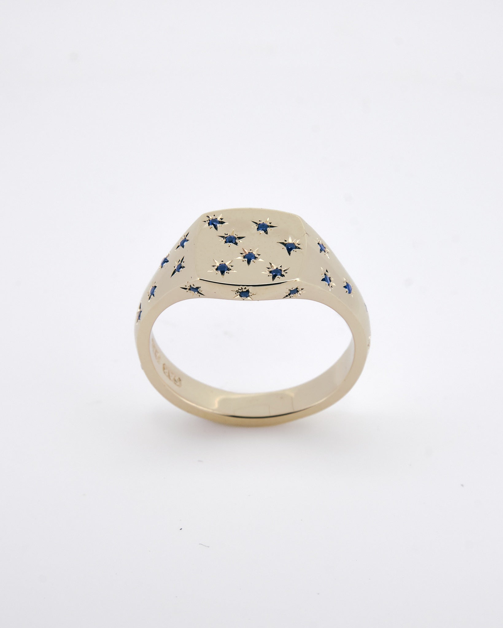021 - STARRY NIGHT 9K YELLOW GOLD AND 1.2ct AUSTRALIAN SAPHIRE SIGNET RING - Sar Jewellery