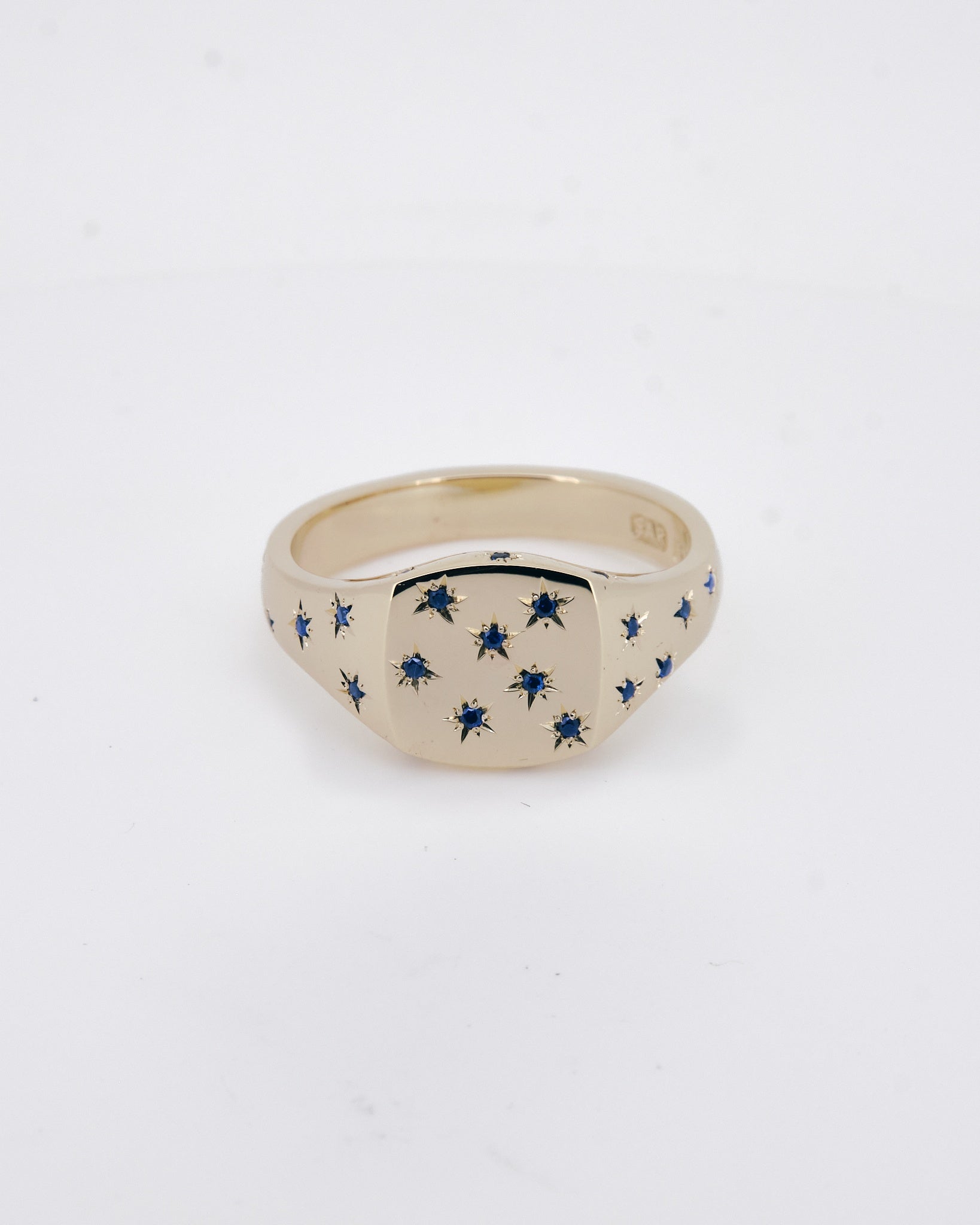 021 - STARRY NIGHT 9K YELLOW GOLD AND 1.2ct AUSTRALIAN SAPHIRE SIGNET RING - Sar Jewellery