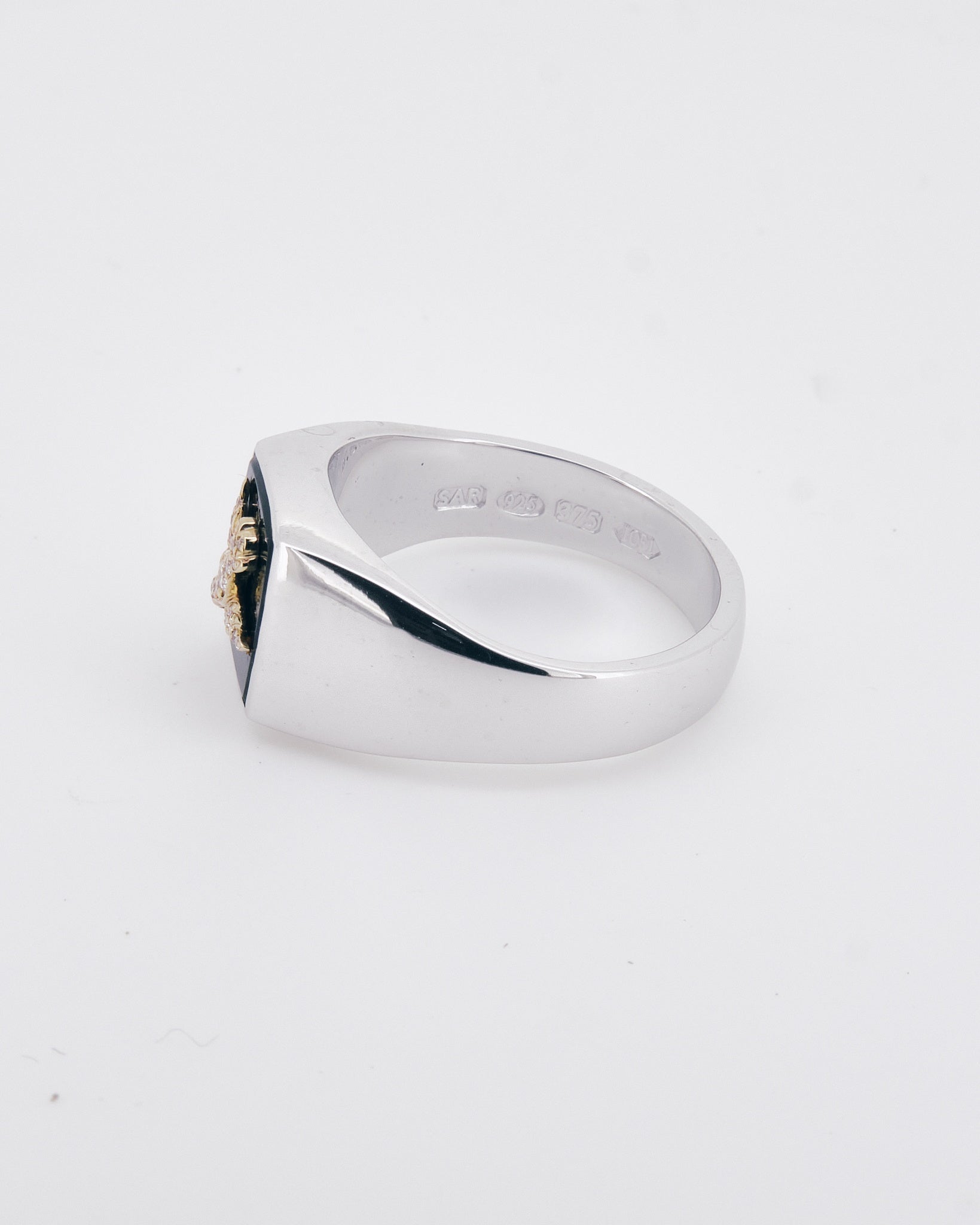 024 – PALOMA STERLING SILVER, ONYX, 9K GOLD AND WHITE DIAMOND SIGNET RING - Sar Jewellery