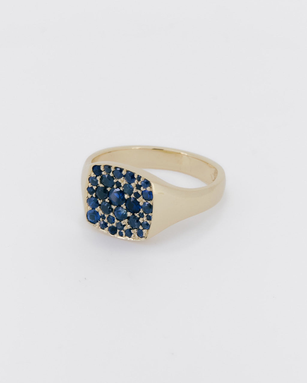 026 – LA NOTTE 9K YELLOW GOLD AND 1.4ct SAPPHIRE SIGNET RING - Sar Jewellery