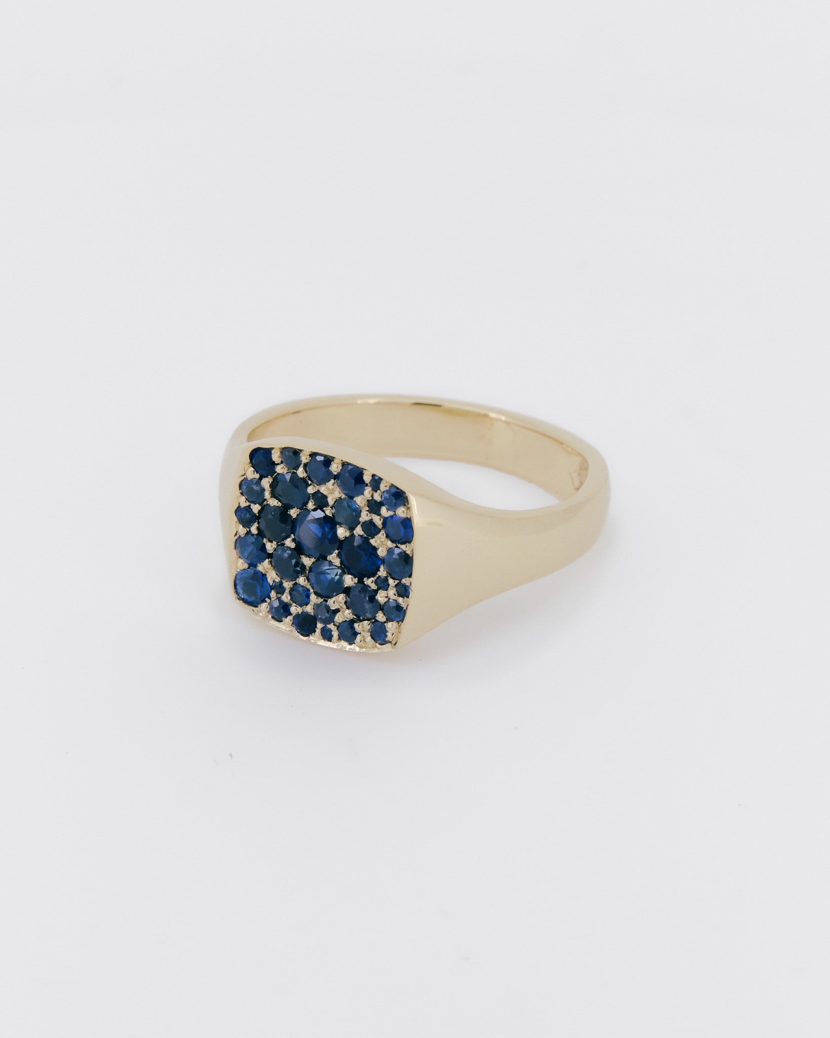 026 – LA NOTTE 9K YELLOW GOLD AND 1.4ct SAPPHIRE SIGNET RING - Sar Jewellery