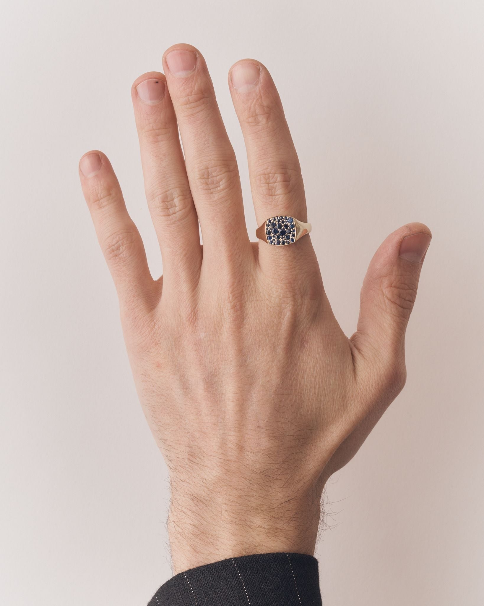 026 – LA NOTTE 9K YELLOW GOLD AND 1.4ct SAPPHIRE SIGNET RING - Sar Jewellery