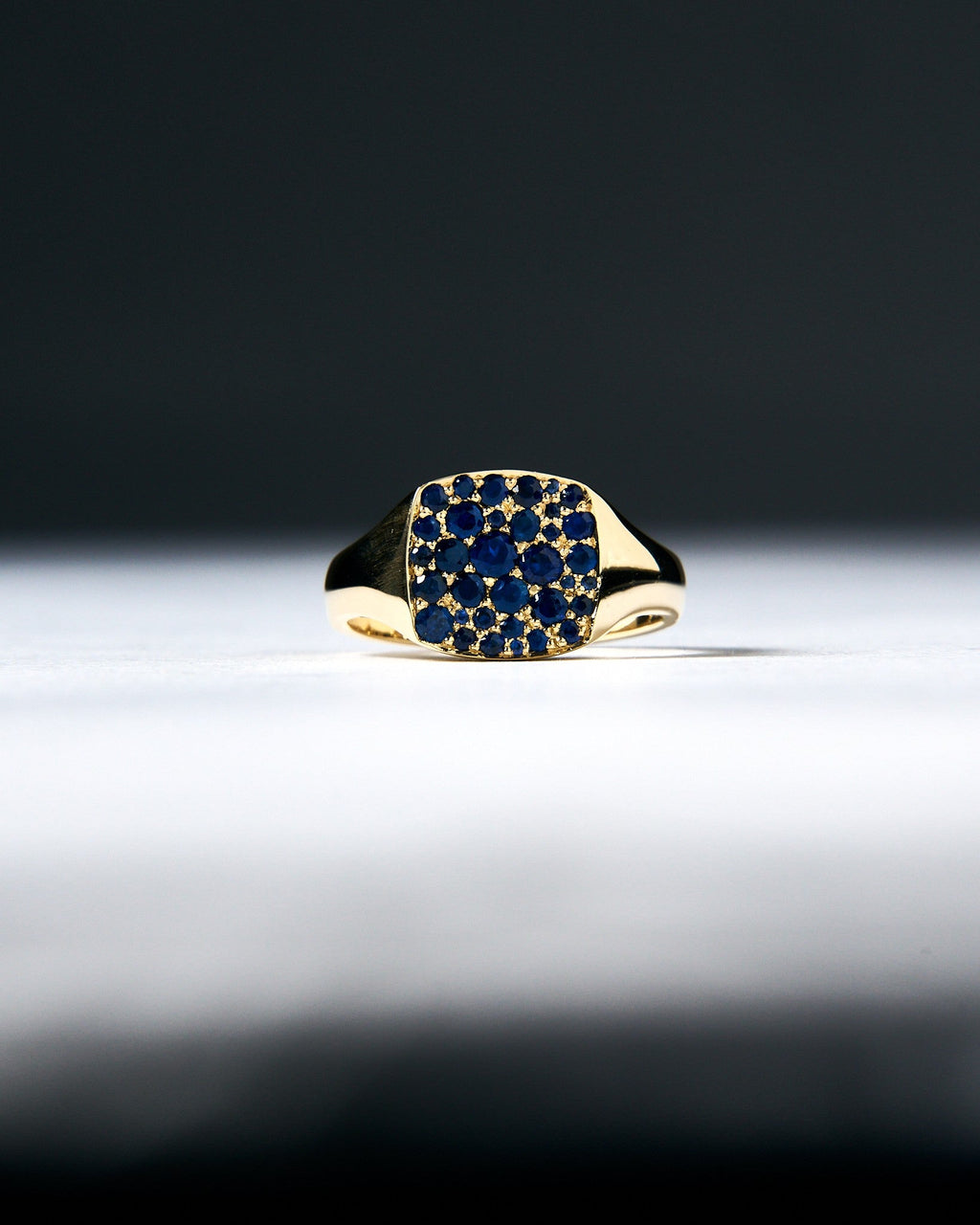 026 – LA NOTTE 9K YELLOW GOLD AND 1.4ct SAPPHIRE SIGNET RING - Sar Jewellery