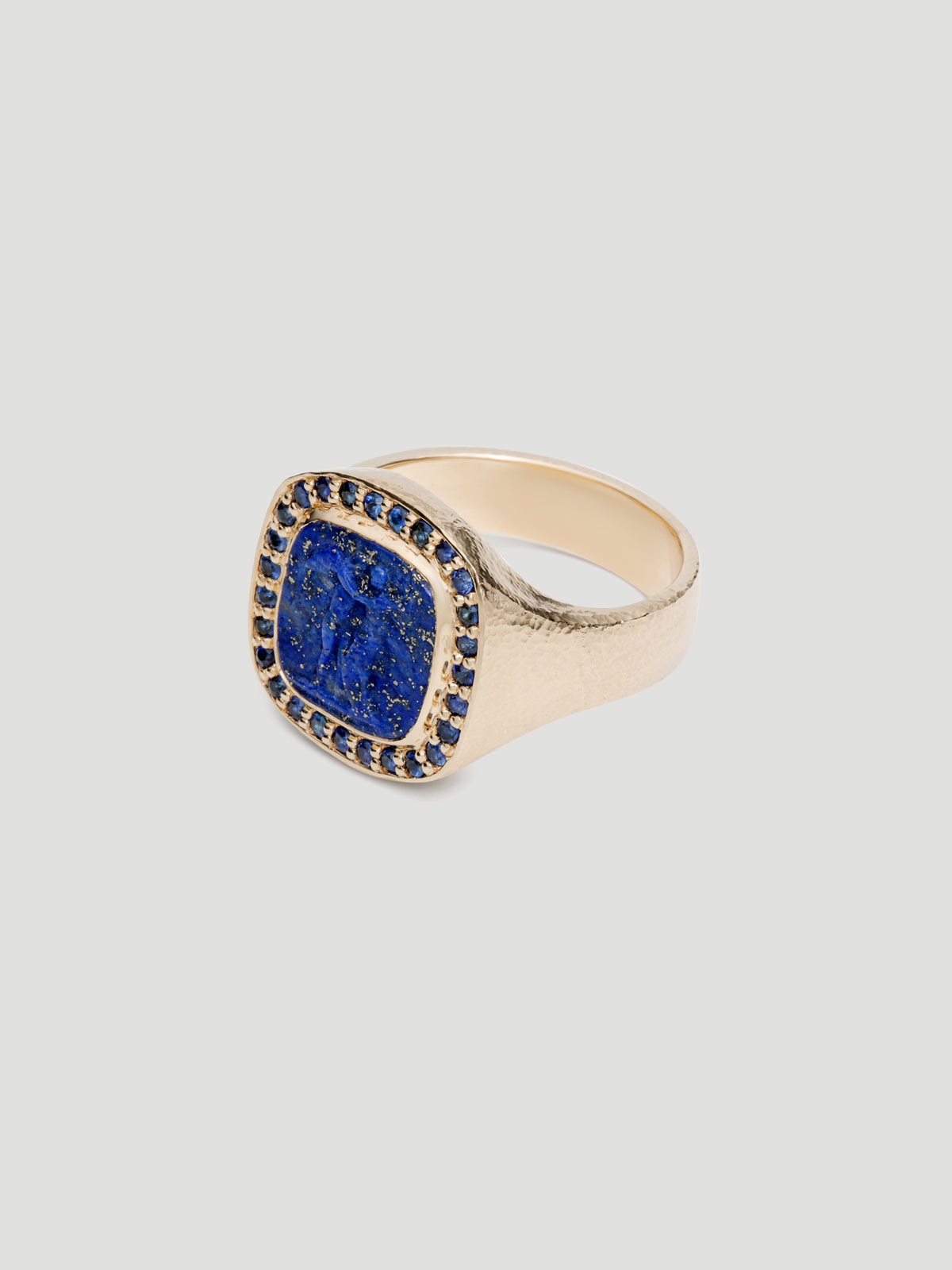 032 - "PSYCHE & EROS" LAPIS LAZULI AND AUSTRALIAN SAPPHIRE 9K YELLOW GOLD SIGNET RING