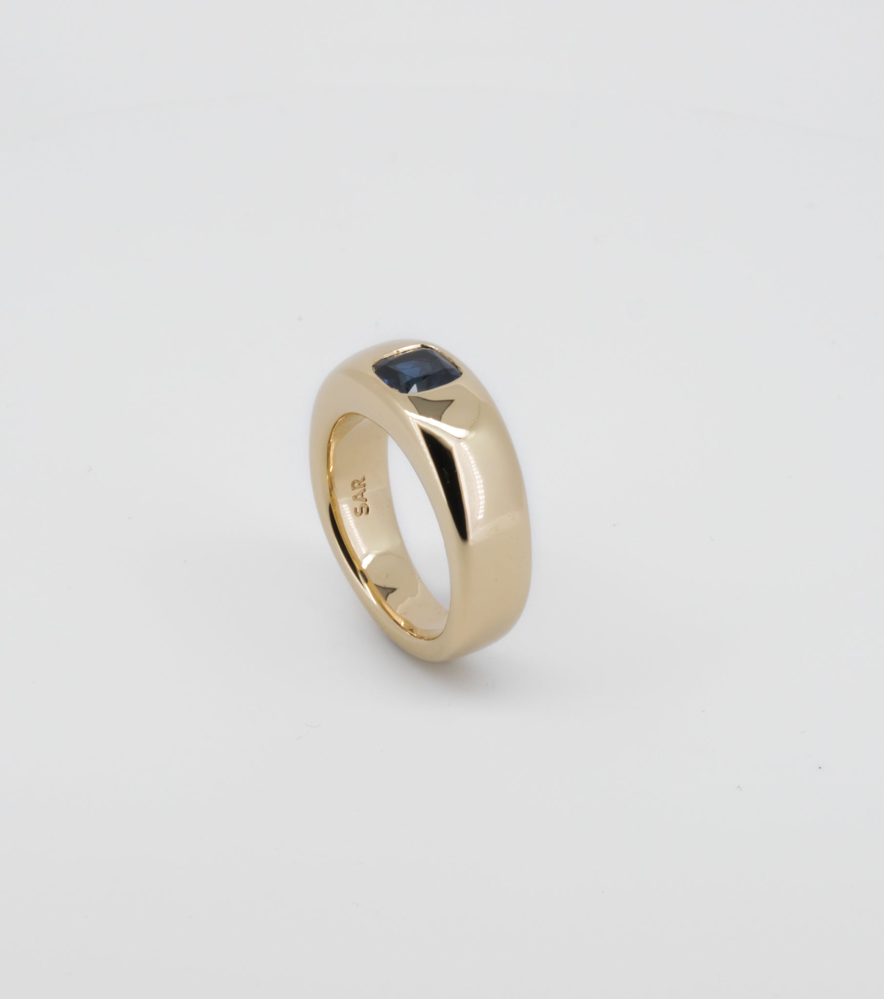 Cushion Australian Sapphire band - Sar Jewellery