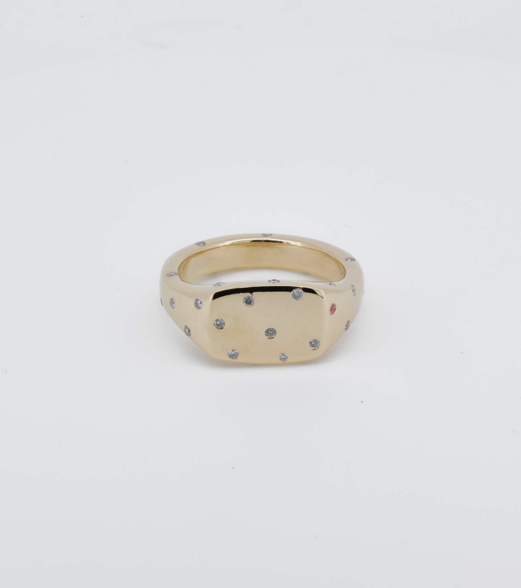 Cushion signet ring in 9kt yellow gold with white diamonds and pink tourmaline - Sar Jewellery