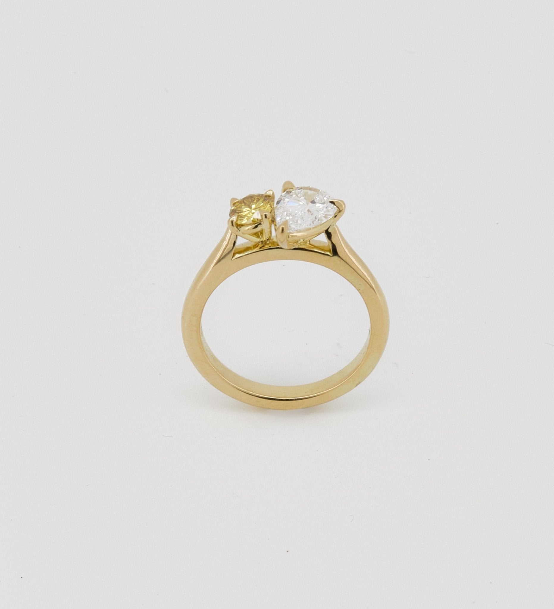 Toi et Moi ring with white and yellow Diamond made in 18kt yellow gold - Sar Jewellery
