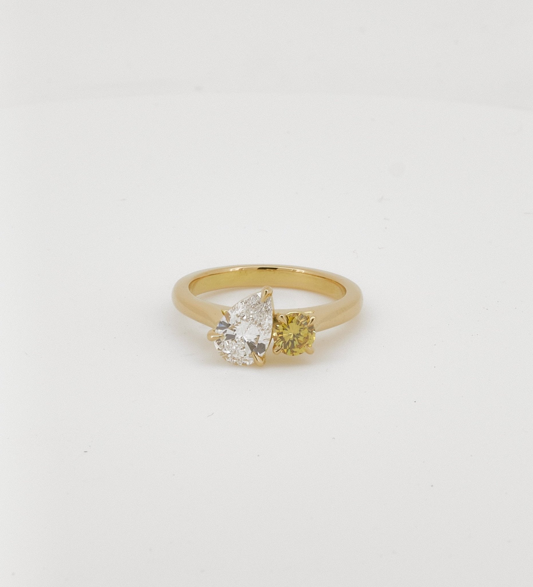 Toi et Moi ring with white and yellow Diamond made in 18kt yellow gold - Sar Jewellery