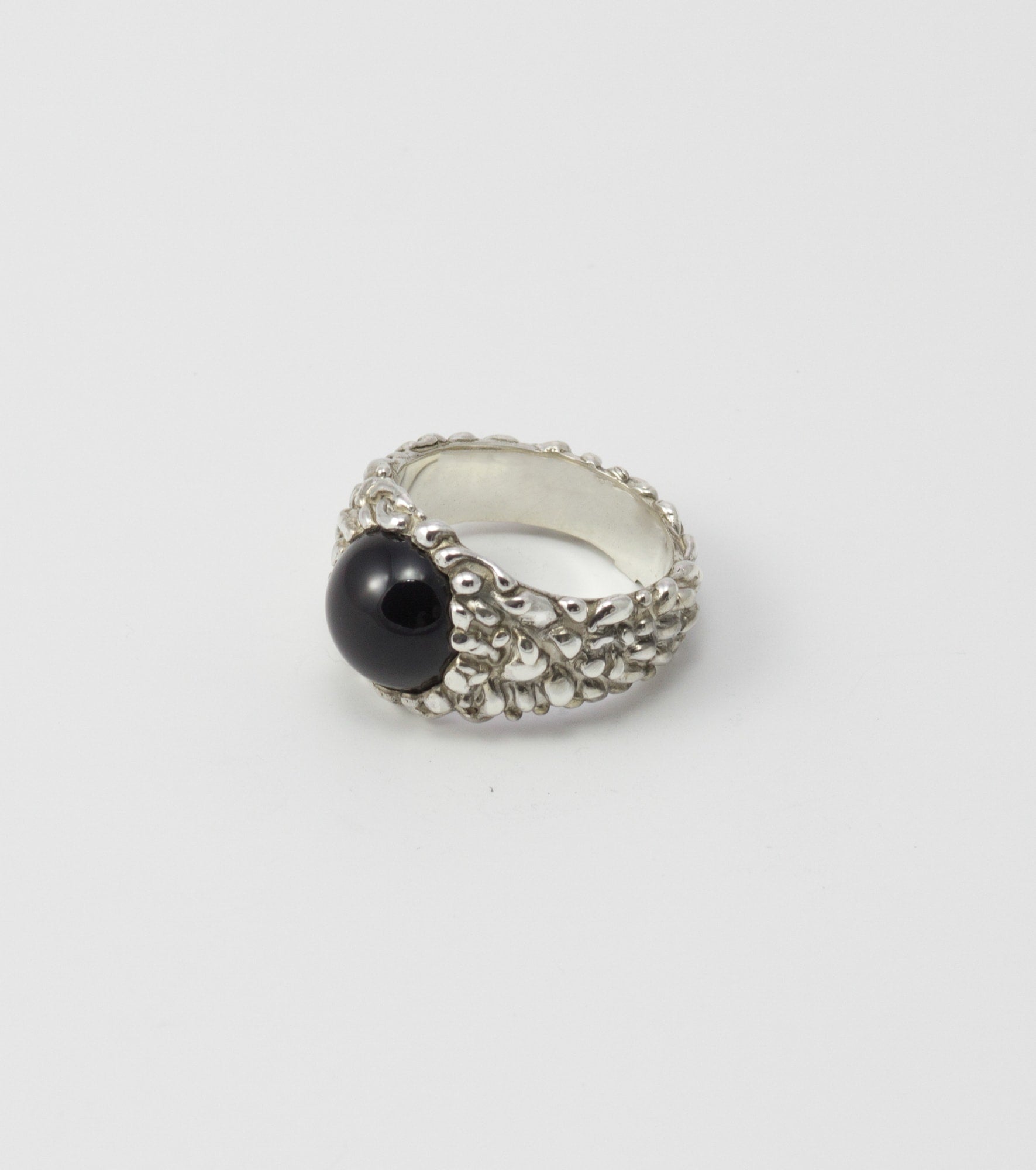Lagrima ring with Onyx - Sar Jewellery