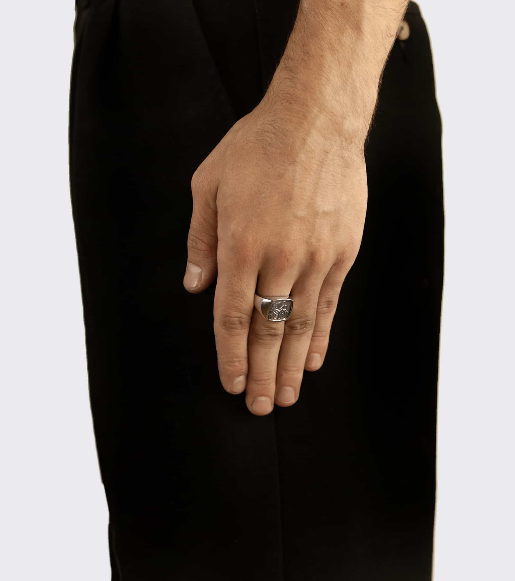 Minerva signet ring – Sar Jewellery