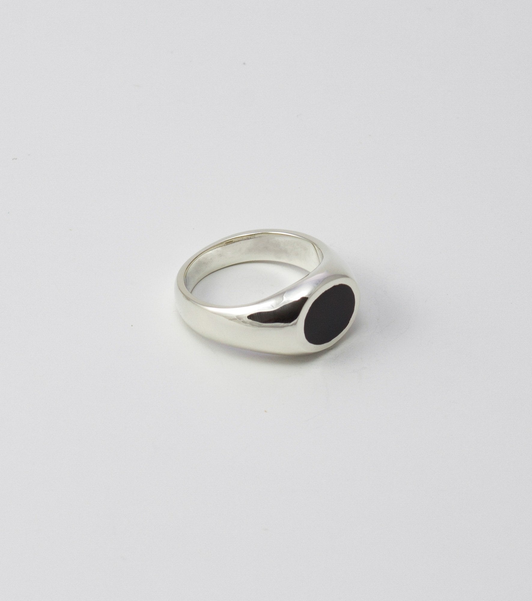 Oval Antique ring with Onyx – Sar Jewellery