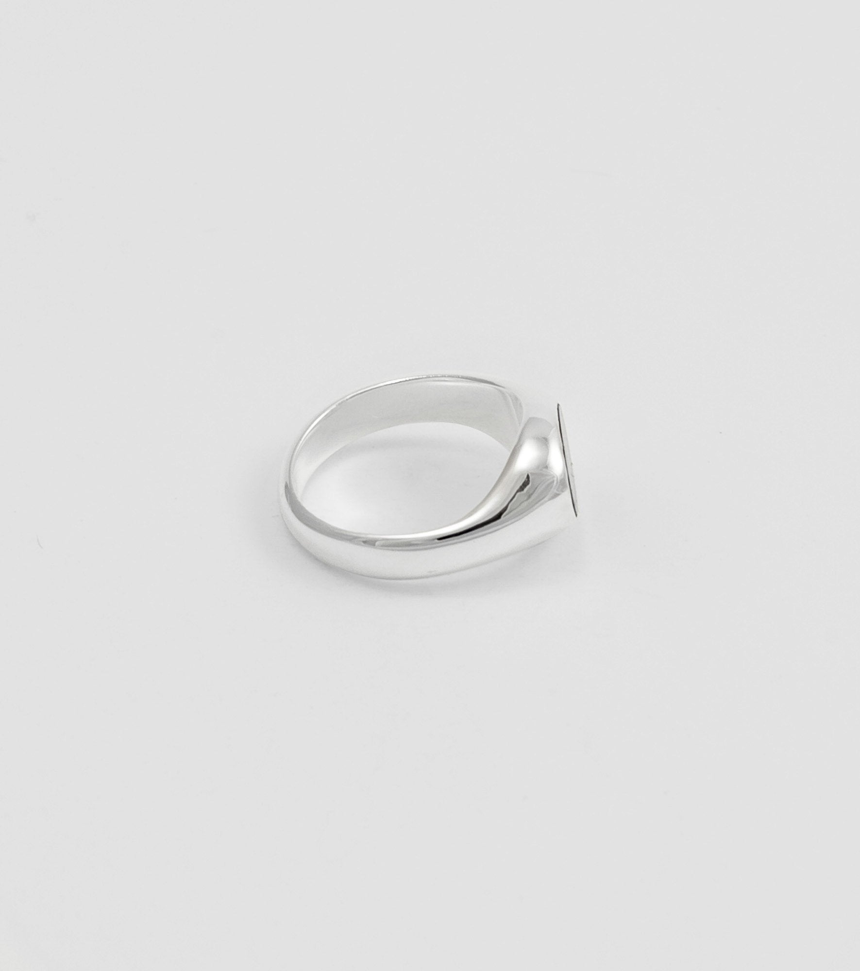 Oval Italic with black Onyx – Sar Jewellery