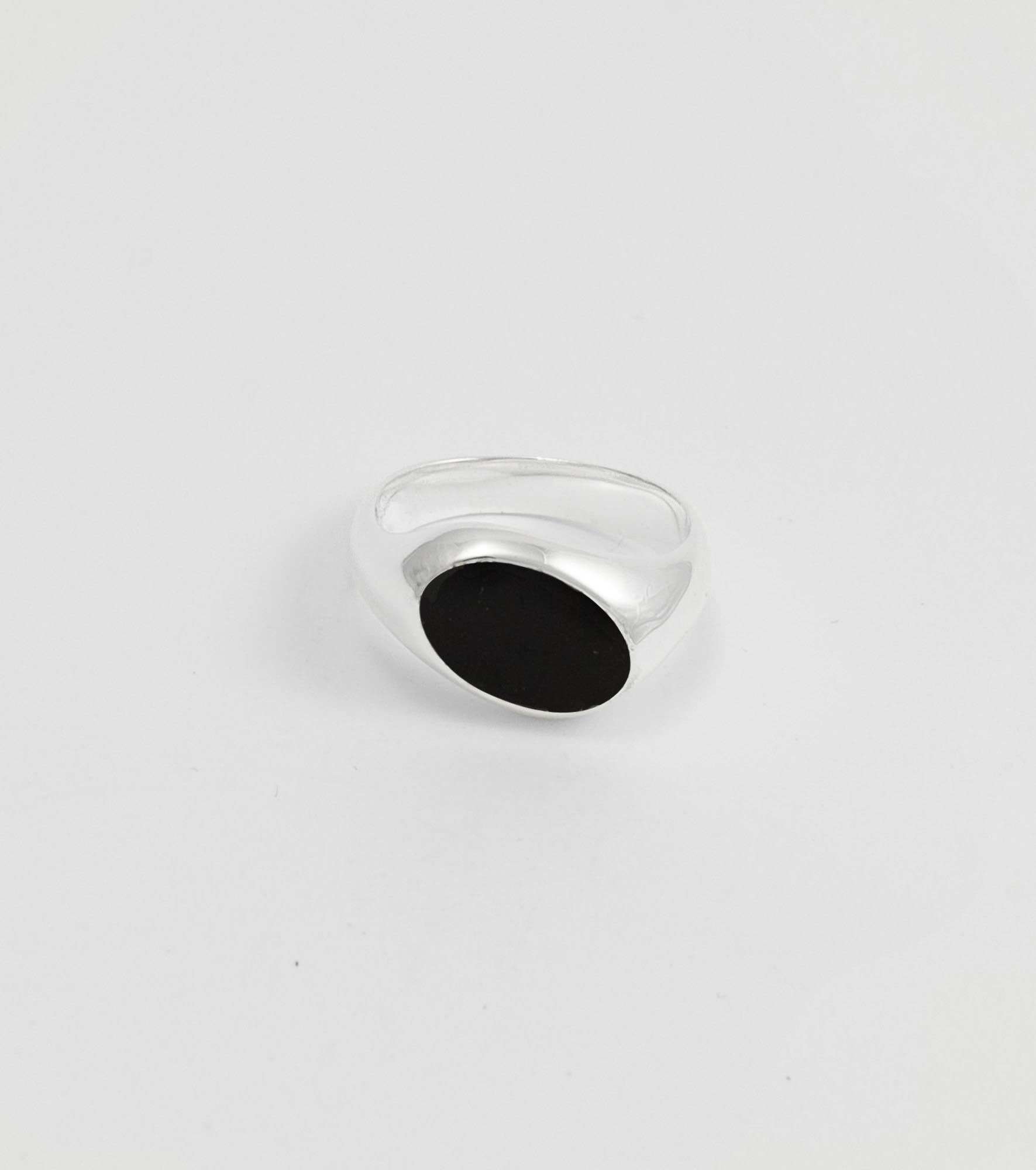 Oval Italic Onyx Ring