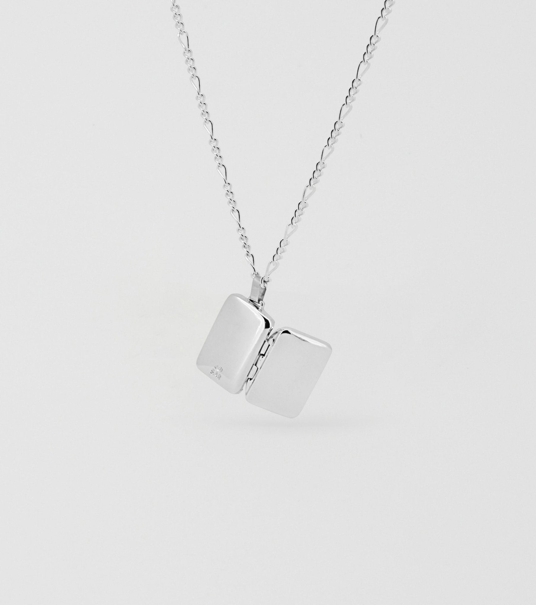 Reliquia locket necklace open - Sar Jewellery