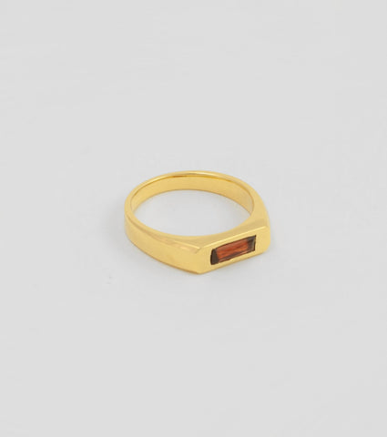 The Florin ring with Garnet - Sar Jewellery